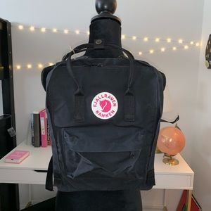 Fjall Raven Kanken backpack (black)
